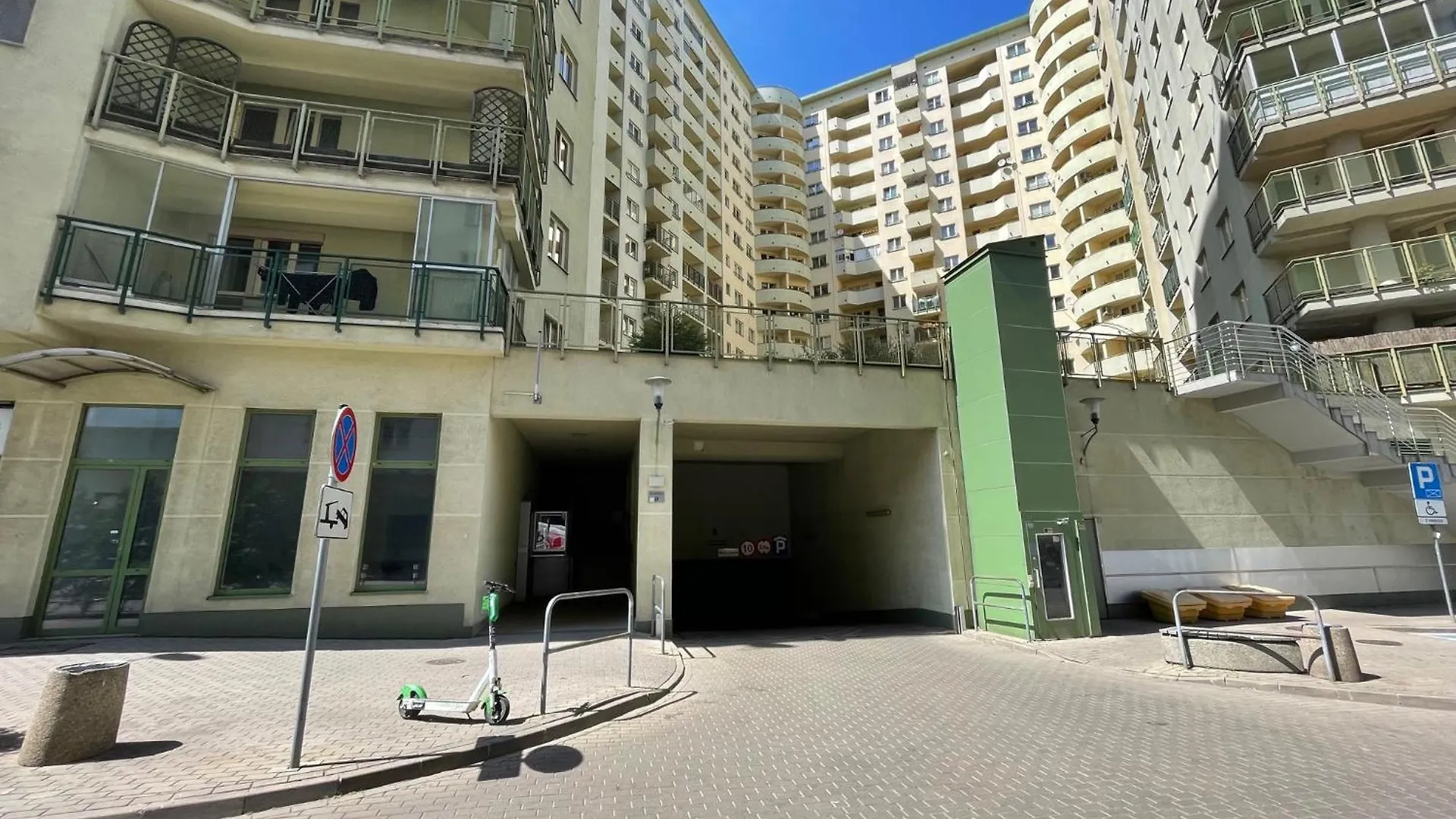 Superior Bukowinska, Studio, Pool & Gym! Metro Wilanowska, Garage Parking! 24H Reception! Varşova 0*,  Polonya